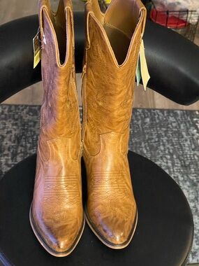Women’s Tan Western Cowboy Boots - Stylish Riding-Inspired